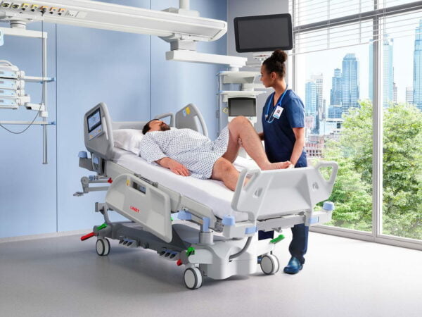 Multicare X højteknologiske senge indstillet til omvendt Trendelenburg til vægtbærende træning