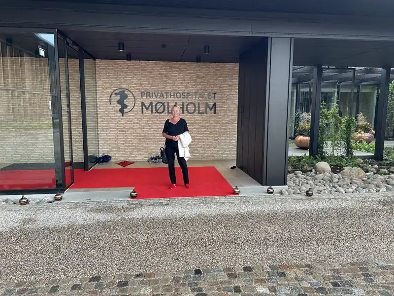 Maja Gro Lilsig til åbningsreception på det nye Privathospitalet Mølholm hvor Alcyon har leveret hospitalsinventar til sengestuerne
